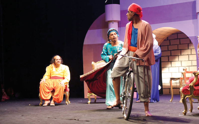 مسرحيات العيد راهنت على الكوميديا فجذبت شرائح مختلفة من الجمهور. من المصدر