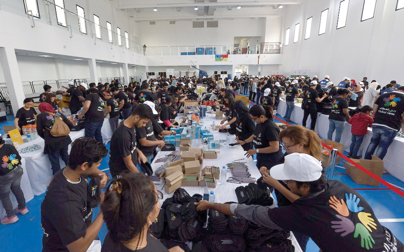 «دبي العطاء» توفر لوازم مدرسية لطلاب المدارس الخيرية