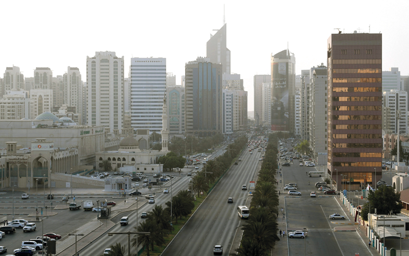 المنصوري توقع أن تشهد القيم الإيجارية في أبوظبي مزيداً من الانخفاض خلال الفترة المقبلة بنسب تراوح بين 10 و15%. تصوير: إريك أرازاس