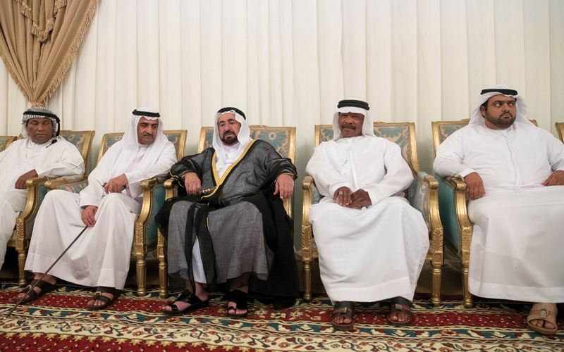 سلطان القاسمي وحمد الشرقي يقدمان واجب العزاء في شهيد الوطن ناصر المزروعي. من المصدر