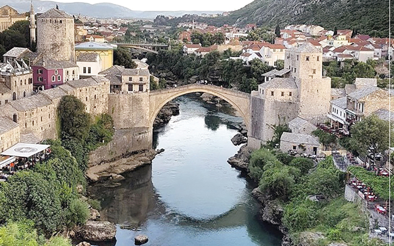 ميل الكتبي إلى الترحال وحبه للاستكشاف جعلاه يقصد دولاً جديدة دوماً. من المصدر