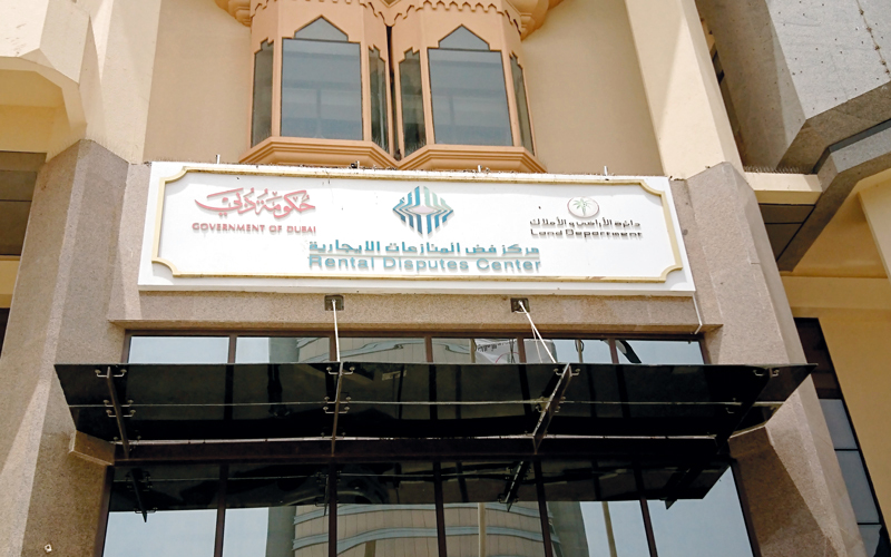 مركز فض المنازعات الإيجارية أكد أن دهان الحوائط يدخل في أعمال الصيانة التي تقع  على المالك. أرشيفية