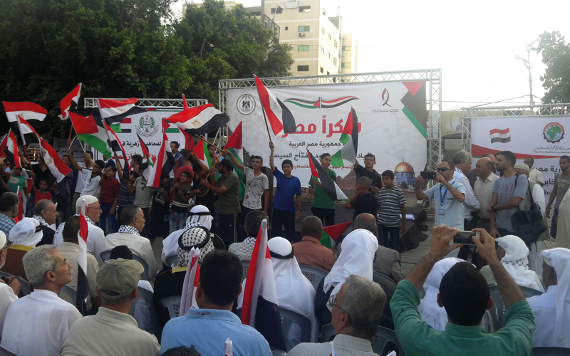 جمهور غفير احتشد في ساحة الجندي المجهول.  الإمارات اليوم