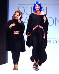 زينة زكي قدمت مجموعة شديدة الأناقة                        من فساتين السهرة. 	تصوير: مصطفى قاسمي