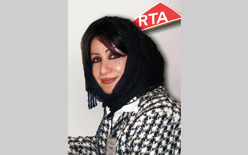 المهندسة ميثاء بن عدي : صبغ الشوارع باللون الأحمر يجنب السائقين المخالفات والحوادث الناتجة عن السرعة الزائدة.