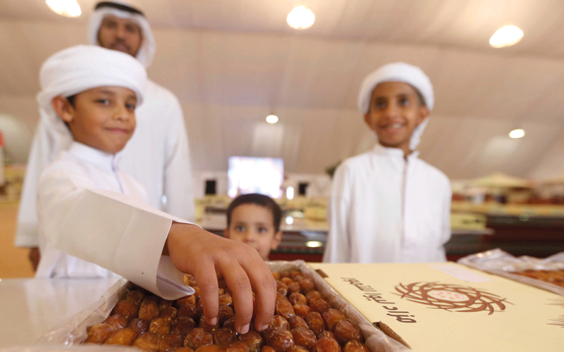 المزاد نجح منذ يومه الأول في جذب أعداد كبيرة من المشاركين والجمهور.  من المصدر