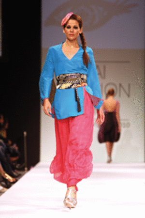 أزياء اليوم الثاني إتسمت بالتنوع وجودة الصنعة والتنفيذ