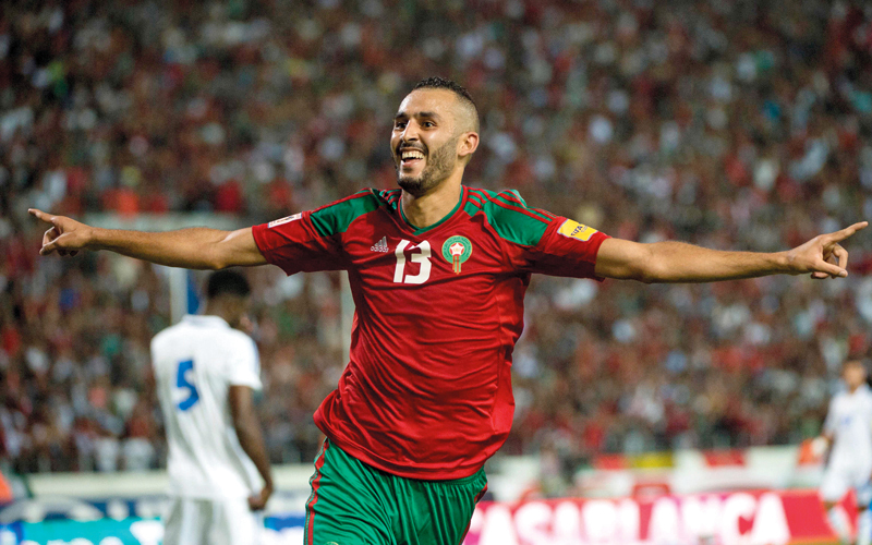 خالد بوطيب هزّ شباك الغابون بثلاثية.. وفي الإطار نورالدين أمرابط في إحدى مشاكساته الهجومية. أ.ف.ب