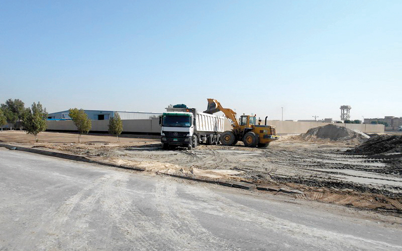 بلدية أبوظبي تنفذ حملة تنظيف في مصفح والمفرق الصناعيتين