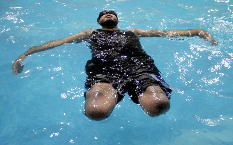 الجديلي استغل رحلة علاجه في مدينة دبي لتكون أولى محطات الانطلاق نحو عالم التحدي. الإمارات اليوم