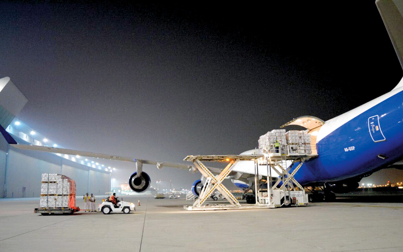 قرار تمديد الجسر الجوي يستفيد منه ما يزيد على 230 ألف شخص. من المصدر