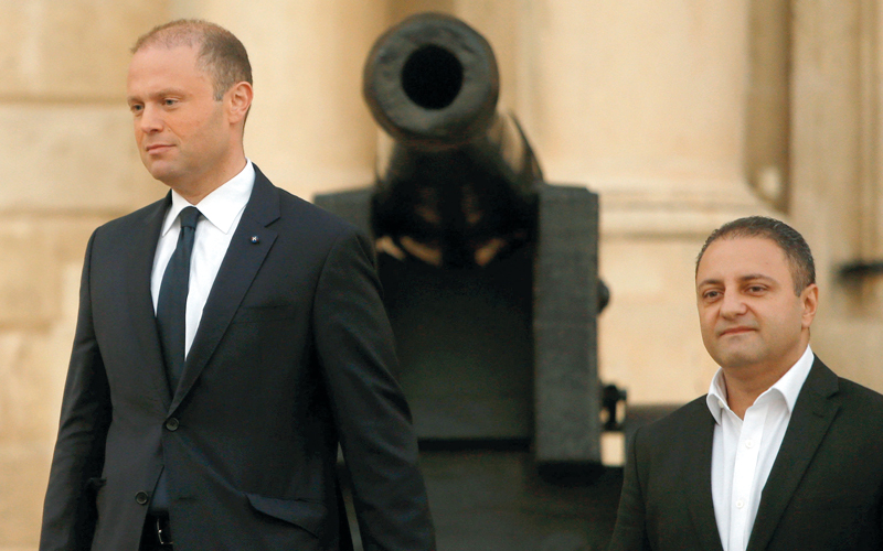 أبناء غاليزيا طالبوا موسكات بتقديم استقالته.  رويترز