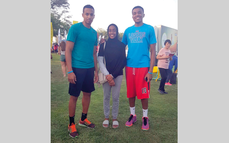 محمد وأحمد عبداللطيف تتوسطهما شقيقتهما.

الإمارات اليوم