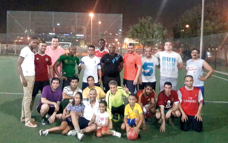 الموظفون شاركوا في ألعاب عدة خلال اليوم الرياضي.  من المصدر