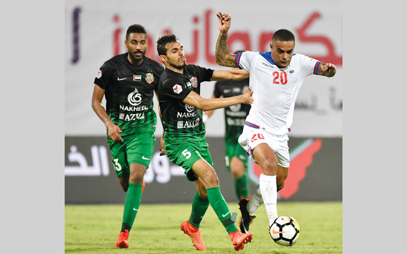 أجانب الشارقة بدأوا في الانسجام مع بقية اللاعبين. تصوير: أسامة أبوغانم