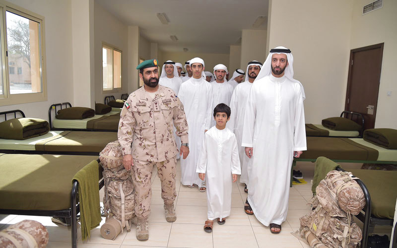 قادة المعسكرات شرحوا لذوي المجندين أنواع التدريبات التي يتلقاها أبناؤهم. من المصدر