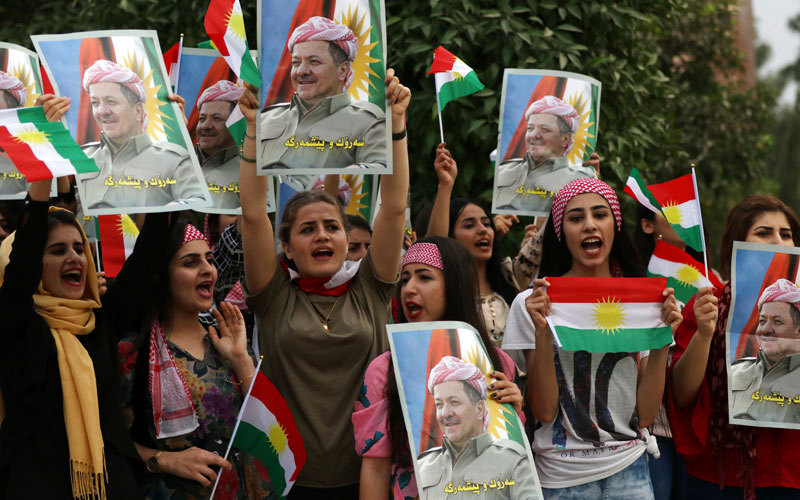 أنصار بارزاني يتظاهرون تأييداً له. أ.ف.ب