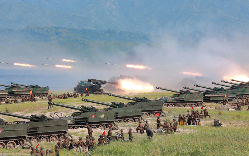 بيونغ يانغ تتحدى العالم بترسانة عسكرية ضخمة.  أرشيفية