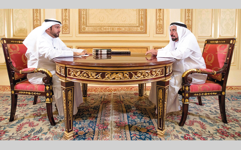 سلطان القاسمي خلال الحوار التلفزيوني. من المصدر