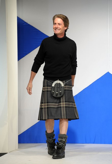 تنورة كلاسكية ذات الوان شتوية لعمرالاربعينيات-المصدر:غيتي