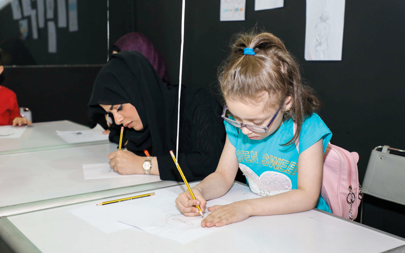 الورشة علمت المشاركين أساسيات رسم الوجه من زوايا مختلفة.  من المصدر