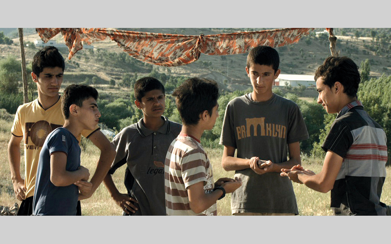 الفائز السابق بجائزة إنجاز لفيلم ريزقار محسين. من المصدر