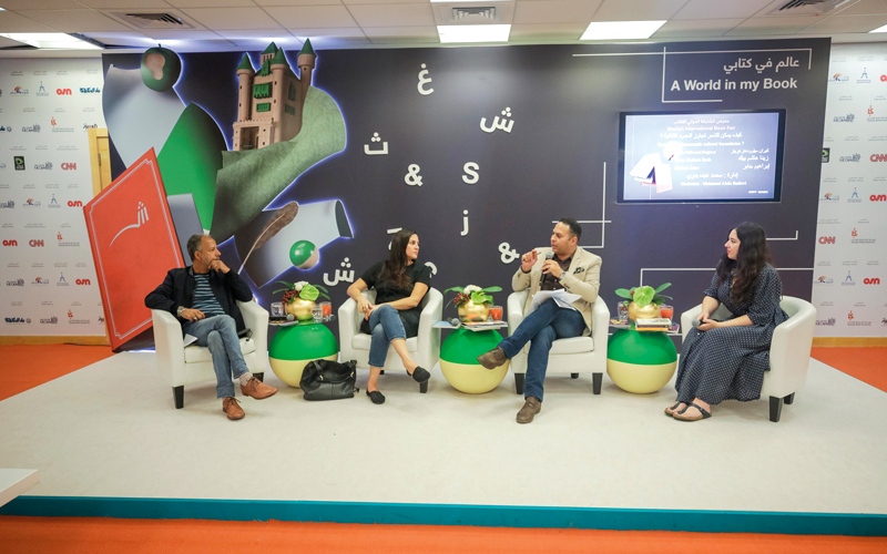 من اليسار: إبراهيم جابر وكيران ميلود ومحمد عبده وزينة هشام بيك.

من المصدر