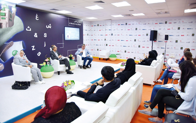 أبوشكير يتوسط إدريس والعسيلي.  من المصدر