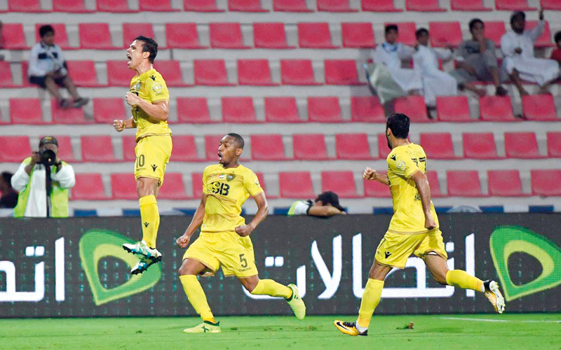 فيديو ليما وكايو أثار جدلاً واسعاً قبل لقاء الوصل مع النصر. تصوير: باتريك كاستيلو