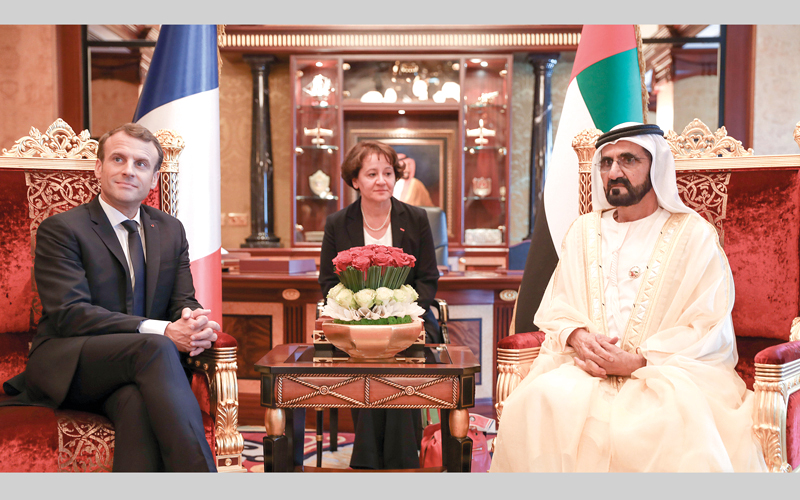 محمد بن راشد تبادل الحديث مع ماكرون حول العلاقات الثنائية بين البلدين. وام