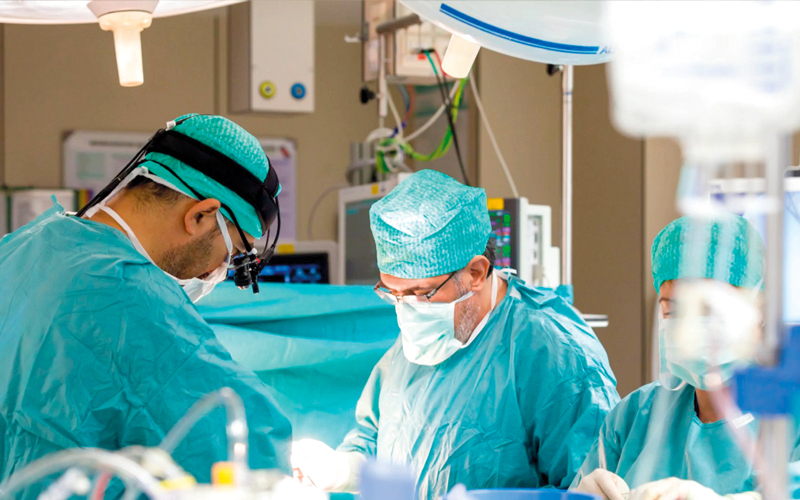 مستشفى دبي نجح في إجراء عمليتين بالتقنية الجديدة. أرشيفية