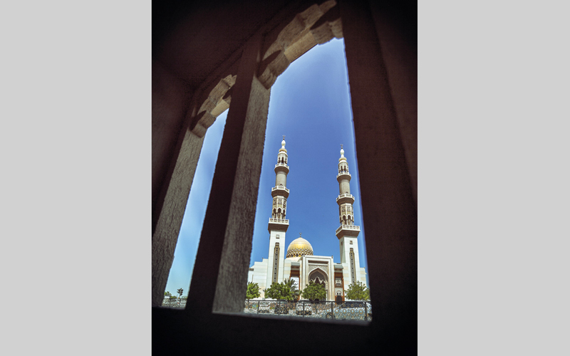 مشروع القانون يؤكد على مراعاة حرمة المساجد والالتزام بالمحافظة عليها.
