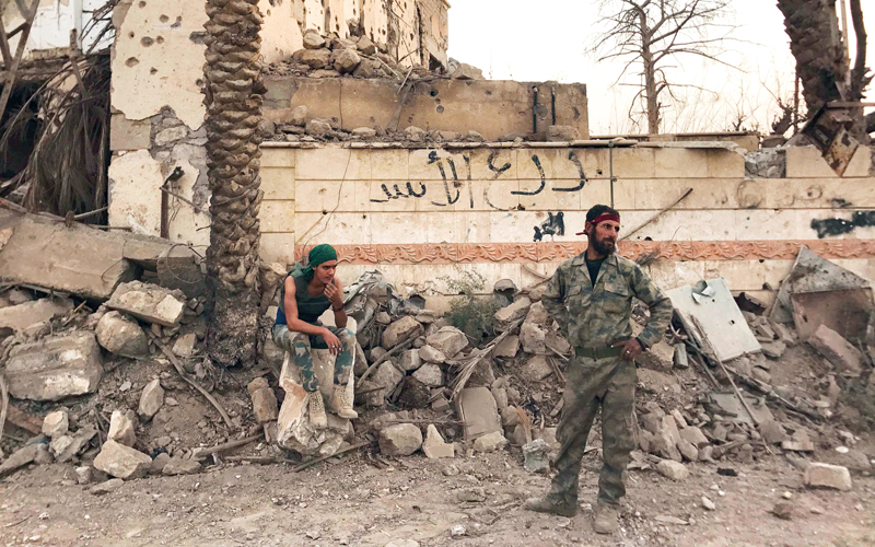 «داعش» يستعيد نحو نصف مساحة البوكمال السورية