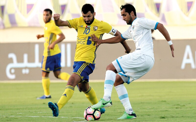 القرار سيوجِد مستقبلاً وفرة في اللاعبين للأندية الإماراتية. تصوير: نجيب محمد