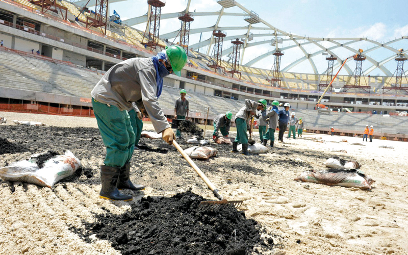 مركز أوروبي يقرع جرس إنذار سوء أوضاع العمال في قطر