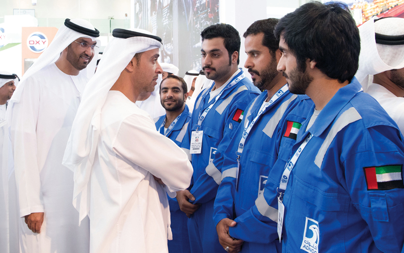 هزاع بن زايد زار مركز الذكاء الاصطناعي الذي يتيح لكوادر &laquo;أدنوك&raquo; سرعة اتخاذ القرارات المناسبة. وام