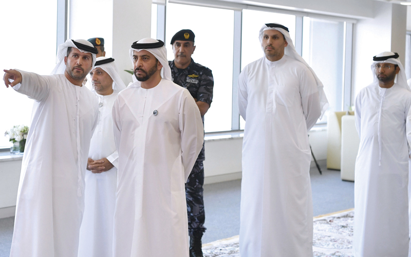 حمدان بن زايد خلال زيارته لموقع مشروع &laquo;محطات براكة&raquo; للطاقة النووية بمنطقة الظفرة في إمارة أبوظبي. وام