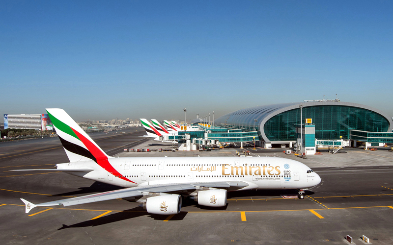 «طيران الإمارات» أول ناقلة في العالم تستخدم تقنية «التلبيد الانتقائي بالليزر». من المصدر
