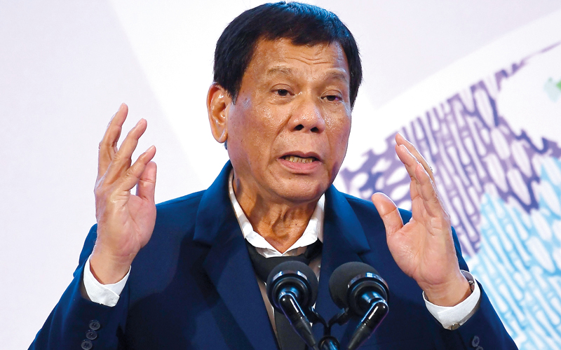 الرئيس الفلبيني غنى أمام ترامب. أ.ف.ب