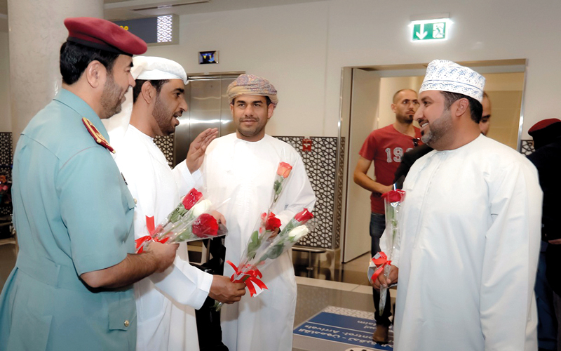 خلال استقبال المسافرين العمانيين في مطار أبوظبي. من المصدر