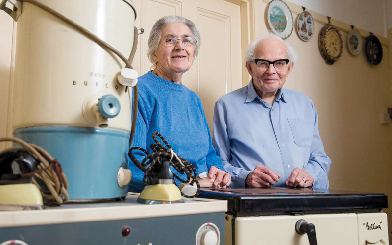 زوجان يحتفظان بالأجهزة المنزلية نفسها منذ 50 عاماً