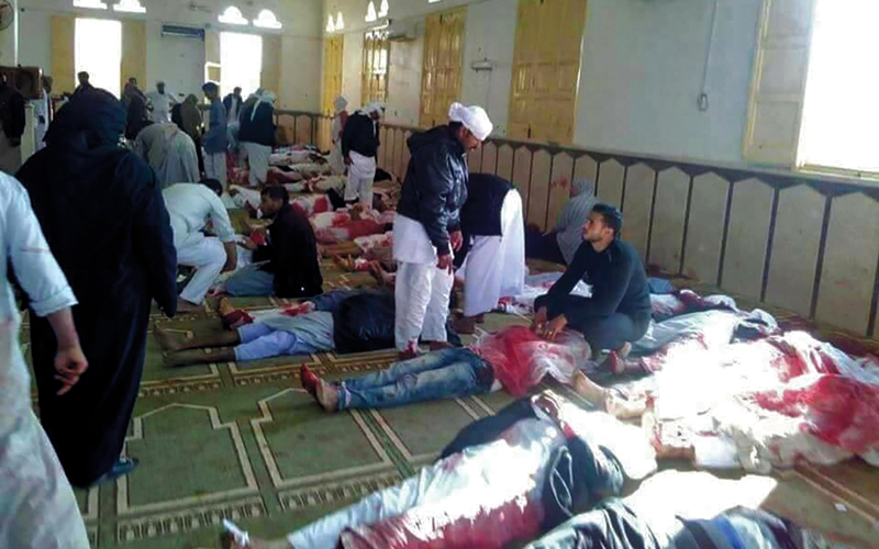 الإرهابيون هاجموا المصلين خلال صلاة الجمعة داخل المسجد.  أ.ف.ب