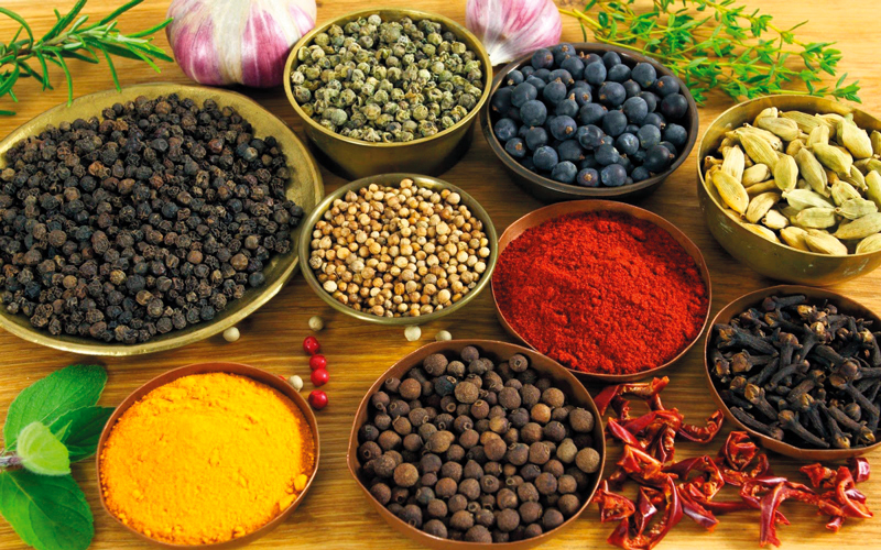 تداخل الأعشاب الطبية مع بعض الأدوية يسبب مشكلات إضافية للمريض. أرشيفية