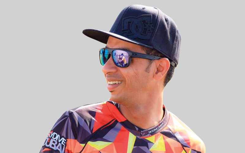 الكثيري: الشخص الذي يصل وزنه إلى 100 كيلوغرام تكون حظوظه أكبر في الفوز ببطولات القفز بالمظلات. من المصدر