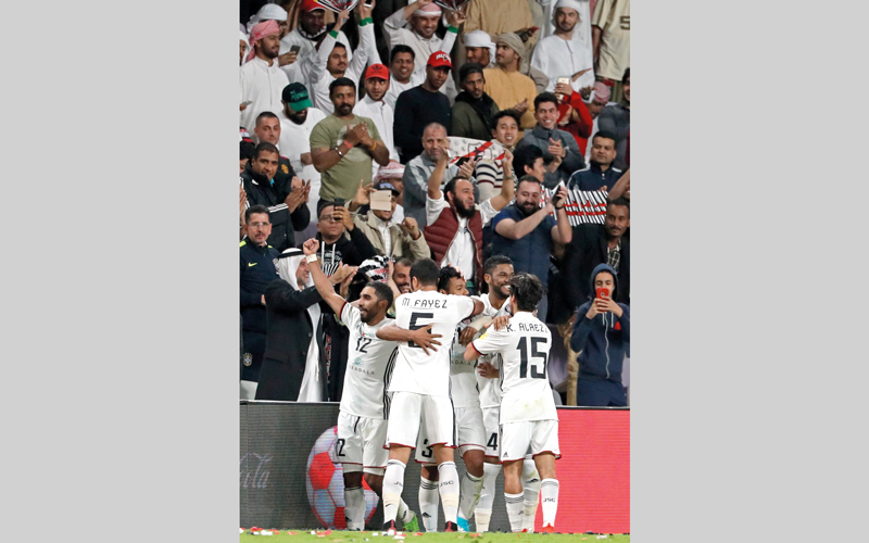 لاعبو الجزيرة يحتفلون بالفوز على أوكلاند سيتي. أ.ف.ب