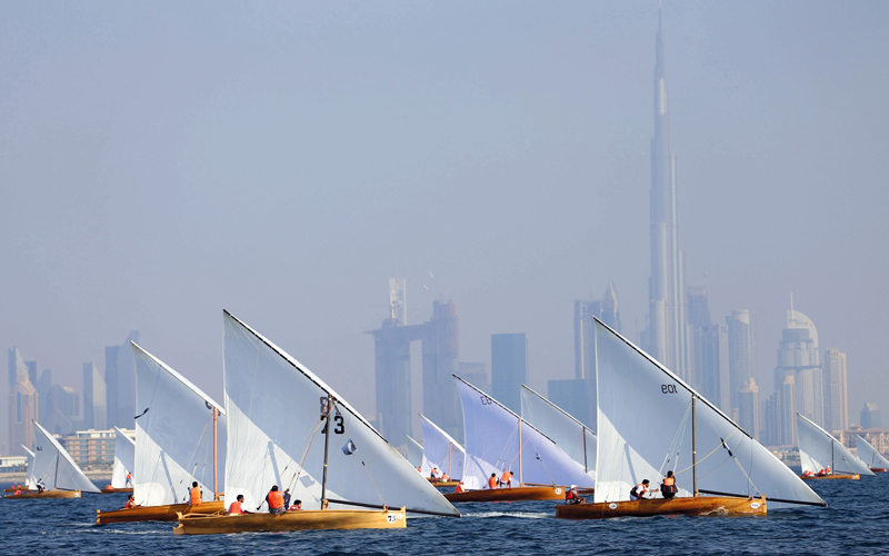 80 قارباً شراعياً تبحر في دبي اليوم