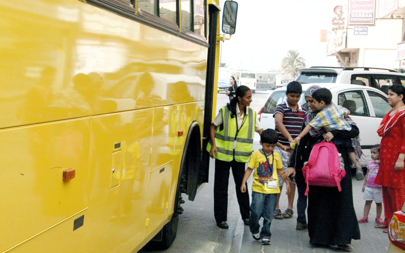 مطالب بإلزام المدارس الخاصــــــة بتزويد الحافلات بـ «الرقابة الذكية»