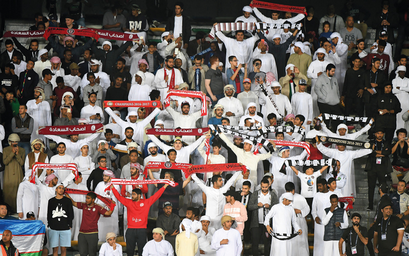 الجمهور حضر مبكراً لمؤازرة الجزيرة أمام أوراوا. تصوير: إريك أرازاس