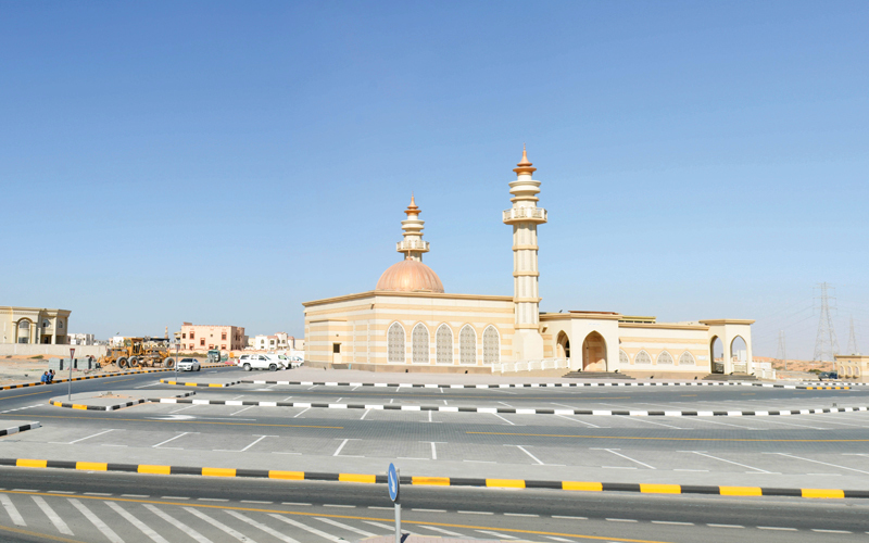 «طرق الشارقة» تنجز 233 موقفاً لمسجد إبراهيم الخليل