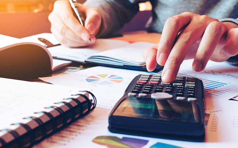 يتعين على الشركات إجراء بعض التغييرات على عملياتها الأساسية وإداراتها المحاسبية. أرشيفية